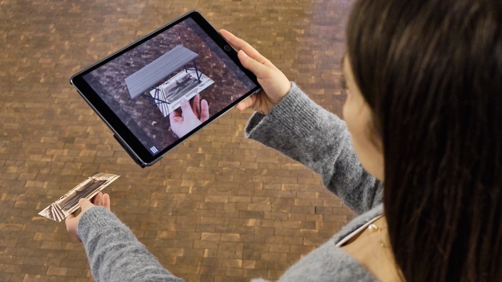 Rahmlow-Möbel in der AR-Ansicht auf dem Smartphone